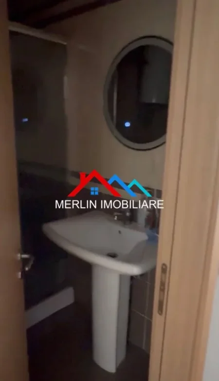 Tirane, jepet me qera ambjent biznesi Kati 2, 120 m² 820 € (RRUGA 5 MAJI)