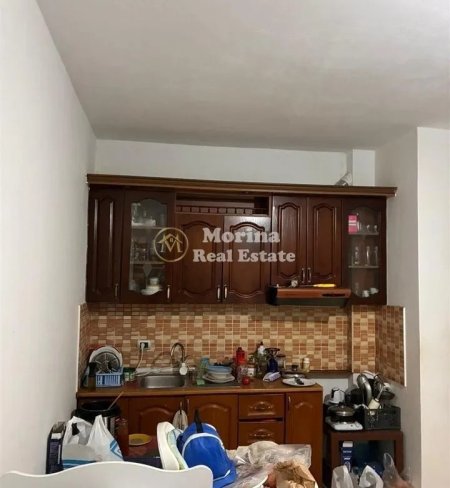 Tirane, jepet me qera apartament 2+1 Kati 2, 95 m² 350 € (Rruga Tre Vellezerit Kondi)