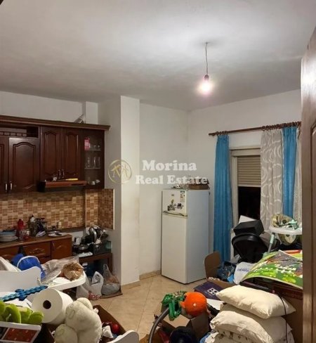 Tirane, jepet me qera apartament 2+1 Kati 2, 95 m² 350 € (Rruga Tre Vellezerit Kondi)