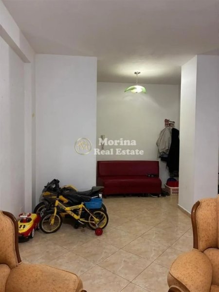 Tirane, jepet me qera apartament 2+1 Kati 2, 95 m² 350 € (Rruga Tre Vellezerit Kondi)