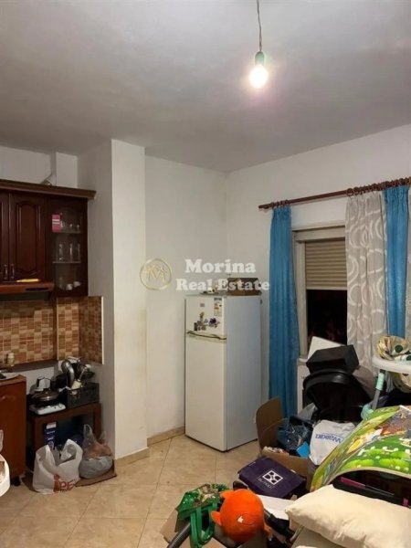 Tirane, jepet me qera apartament 2+1 Kati 2, 95 m² 350 € (Rruga Tre Vellezerit Kondi)
