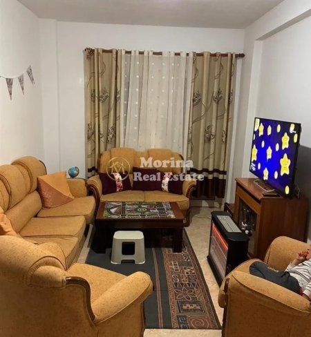 Tirane, jepet me qera apartament 2+1 Kati 2, 95 m² 350 € (Rruga Tre Vellezerit Kondi)
