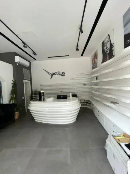 Tirane, jepet me qera dyqan Kati 0, 105 m² 1.800 € (KOMUNA E PARISIT)