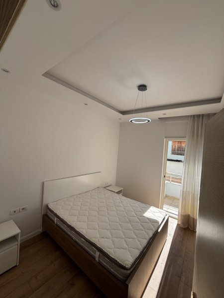 Tirane, shitet apartament 1+1+Ballkon Kati 5, 72 m² 145.000 € (Bill Klinton)