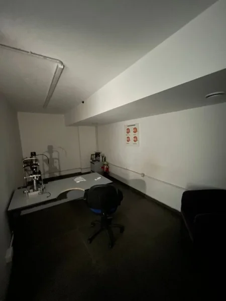 Tirane, jepet me qera dyqan Kati 0, 105 m² 1.800 € (KOMUNA E PARISIT)