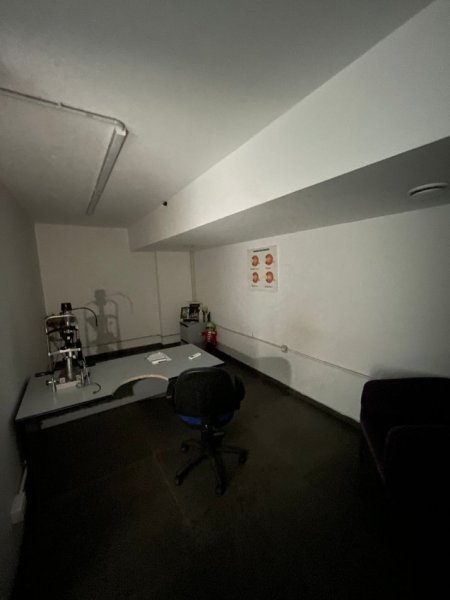 Tirane, jepet me qera dyqan Kati 0, 105 m² 1.800 € (KOMUNA E PARISIT)