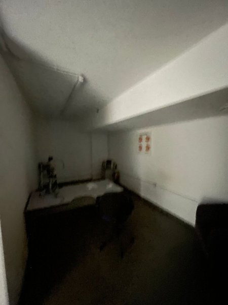 Tirane, jepet me qera dyqan Kati 0, 105 m² 1.800 € (KOMUNA E PARISIT)