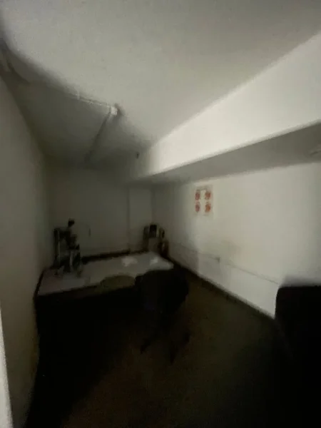 Tirane, jepet me qera dyqan Kati 0, 105 m² 1.800 € (KOMUNA E PARISIT)