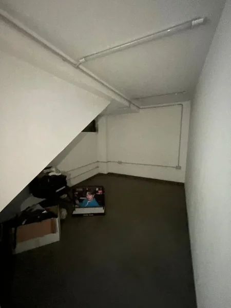 Tirane, jepet me qera dyqan Kati 0, 105 m² 1.800 € (KOMUNA E PARISIT)