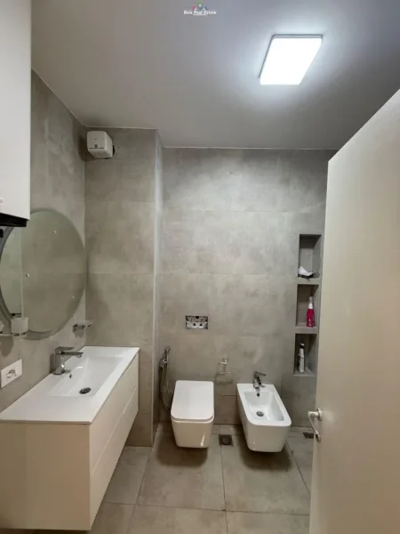 Tirane, jap me qera zyre Kati 1, 130 m² 1.500 € (nexho konomi)