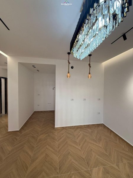 Tirane, jap me qera zyre Kati 1, 130 m² 1.500 € (nexho konomi)