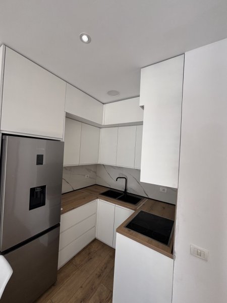 Tirane, shitet apartament 1+1+Ballkon Kati 5, 72 m² 145.000 € (Bill Klinton)