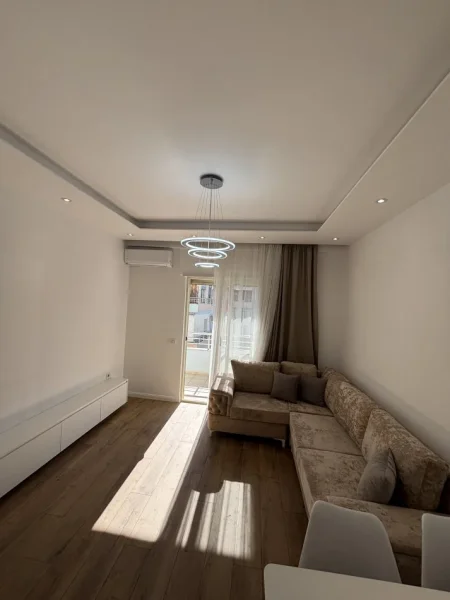 Tirane, shitet apartament 1+1+Ballkon Kati 5, 72 m² 145.000 € (Bill Klinton)