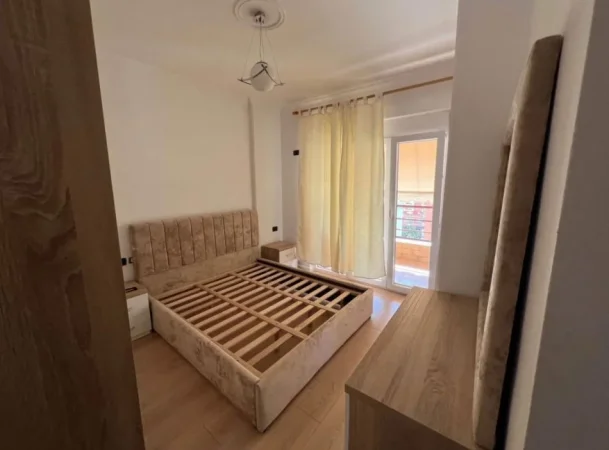 Tirane, jepet me qera apartament 1+1 Kati 4, 70 m² 650 € (RRUGA E KAVAJES)