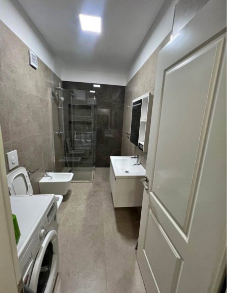 Tirane, jepet me qera apartament 1+1 Kati 4, 70 m² 650 € (RRUGA E KAVAJES)