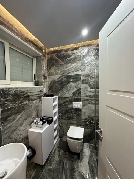 Tirane, jepet me qera apartament 3+1+Ballkon Kati 1, 129 m² 1.800 € (Rruga e Elbasanit)