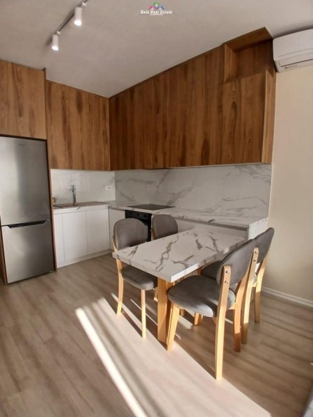 Tirane, jepet me qera apartament 2+1+Ballkon Kati 4, 76 m² 1.000 € (zogu i zi)