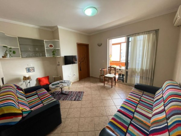 Tirane, jepet me qera apartament 1+1 Kati 6, 50 m² 500 € (pazari ri)