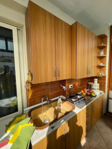 Tirane, jepet me qera apartament 1+1 Kati 6, 50 m² 500 € (pazari ri)