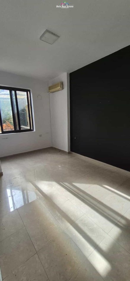 Tirane, jepet me qera Vile 3 Katshe Kati 3, 240 m² 1.300 € (rruga e dibres)
