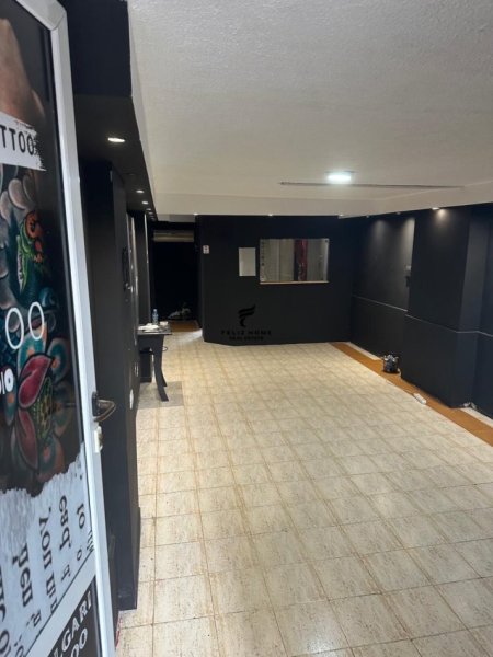 Tirane, jepet me qera dyqan Kati 0, 52 m² 350 € (KOMUNA E PARISIT)