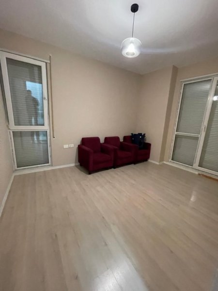 Tirane, shitet apartament 2+1+Ballkon Kati 2, 100 m² 160.000 € (Selite)