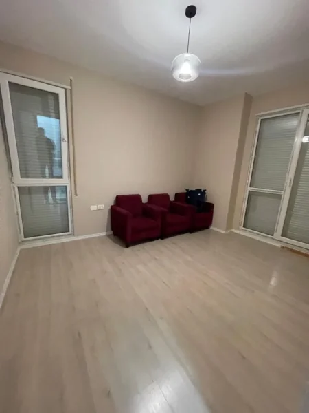 Tirane, shitet apartament 2+1+Ballkon Kati 2, 100 m² 160.000 € (Selite)