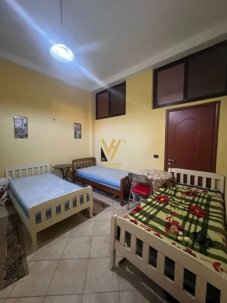 Tirane, jepet me qera apartament 1+1+Ballkon Kati 1, 45 m² 350 € (SIRI KODRA)