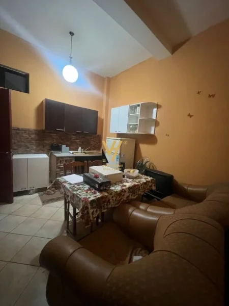 Tirane, jepet me qera apartament 1+1+Ballkon Kati 1, 45 m² 350 € (SIRI KODRA)