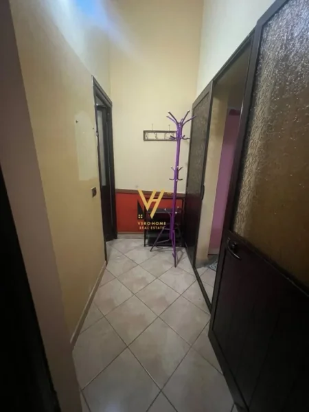 Tirane, jepet me qera apartament 1+1+Ballkon Kati 1, 45 m² 350 € (SIRI KODRA)