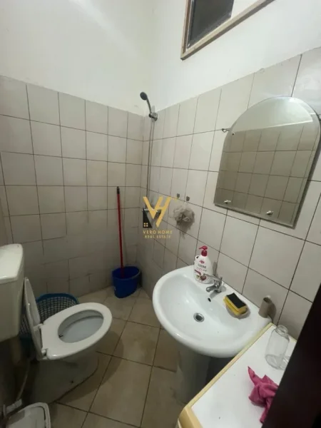Tirane, jepet me qera apartament 1+1+Ballkon Kati 1, 45 m² 350 € (SIRI KODRA)
