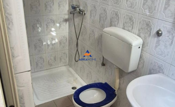 Tirane, jepet me qera Vile 2+1 Kati 3, 240 m² 1.300 € (SELVIA)