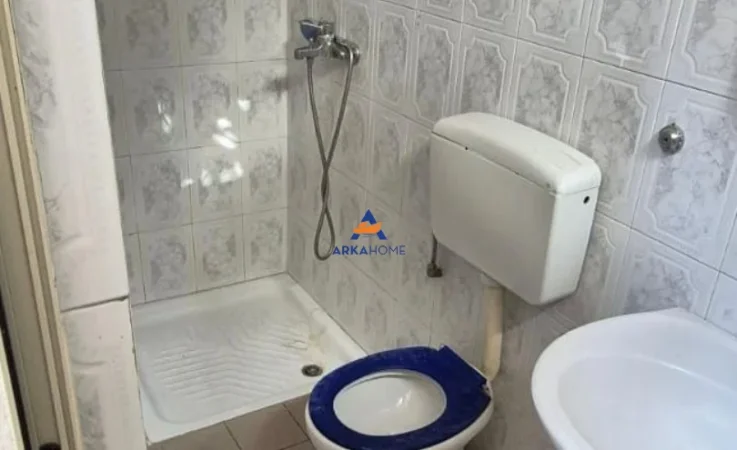 Tirane, jepet me qera Vile 2+1 Kati 3, 240 m² 1.300 € (SELVIA)