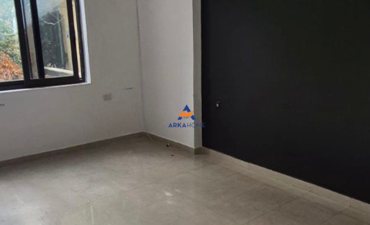 Tirane, jepet me qera Vile 2+1 Kati 3, 240 m² 1.300 € (SELVIA)