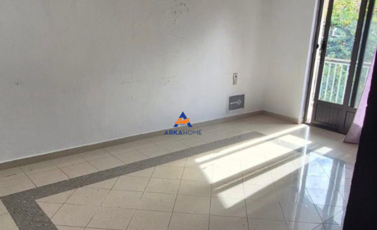 Tirane, jepet me qera Vile 2+1 Kati 3, 240 m² 1.300 € (SELVIA)