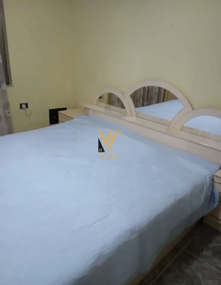 Tirane, jepet me qera apartament 2+1+Ballkon Kati 4, 80 m² 600 € (SHKOLLA E KUQE)