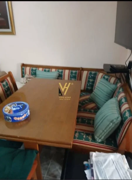 Tirane, jepet me qera apartament 2+1+Ballkon Kati 4, 80 m² 600 € (SHKOLLA E KUQE)