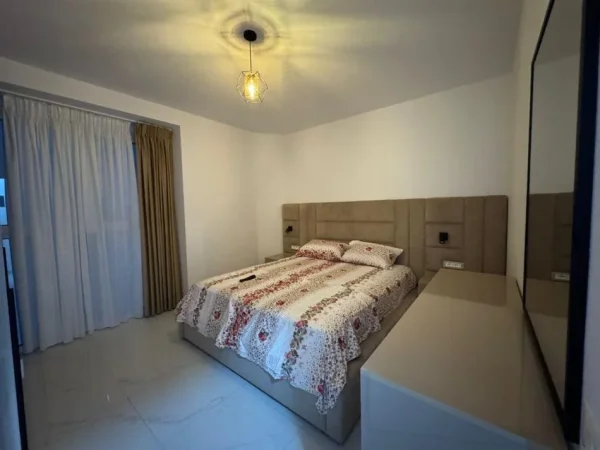 Tirane, jepet me qera apartament 1+1 Kati 8, 63 m² 550 € (astir)