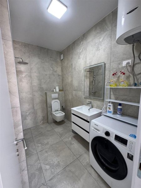 Tirane, jepet me qera apartament 1+1 Kati 8, 63 m² 550 € (astir)
