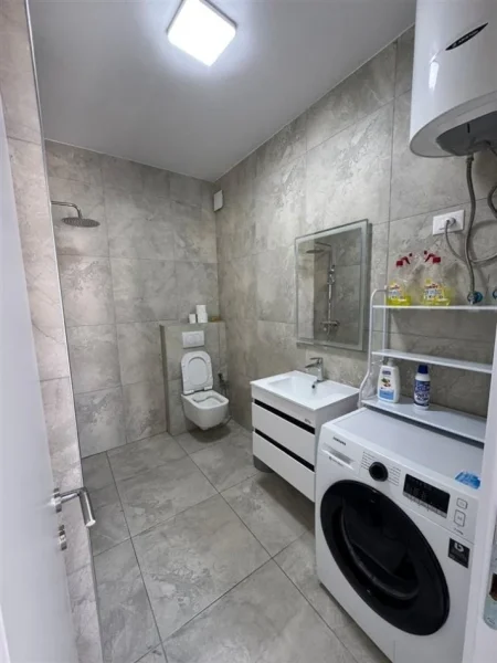 Tirane, jepet me qera apartament 1+1 Kati 8, 63 m² 550 € (astir)
