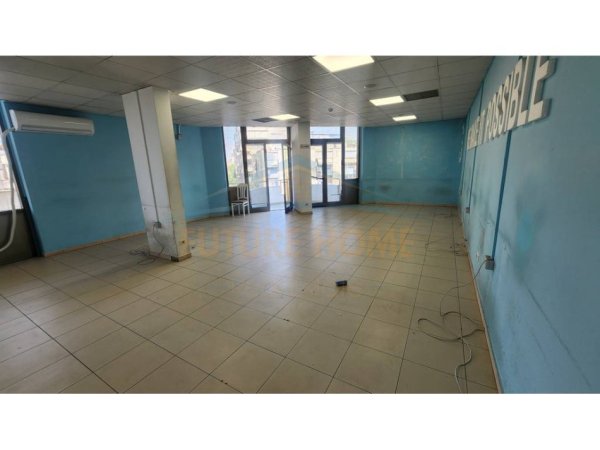 Tirane, jepet me qera zyre Kati 4, 200 m² 2.400 € 
