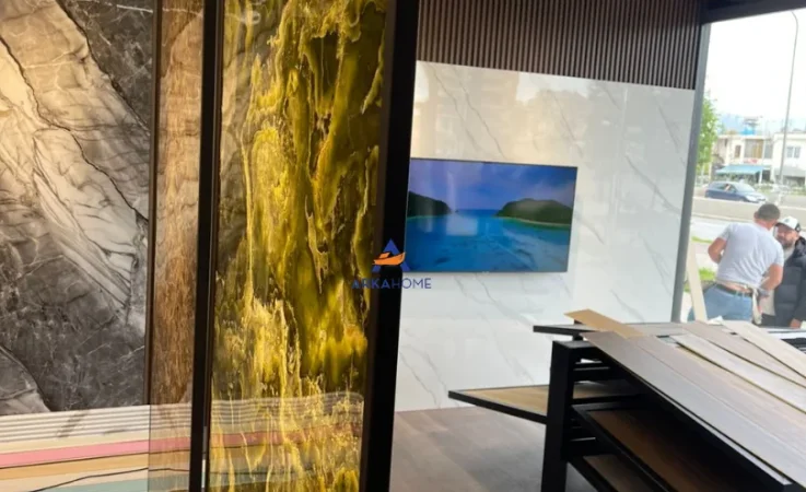 Tirane, jepet me qera ambjent biznesi Kati 0, 70 m² 1.000 € (ASTIR)