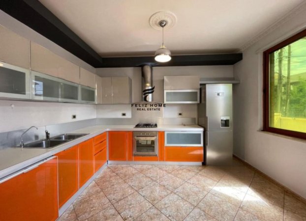 Tirane, jepet me qera 3 Katshe , 254 m² 1.200 € (KODRA E PRIFTIT)