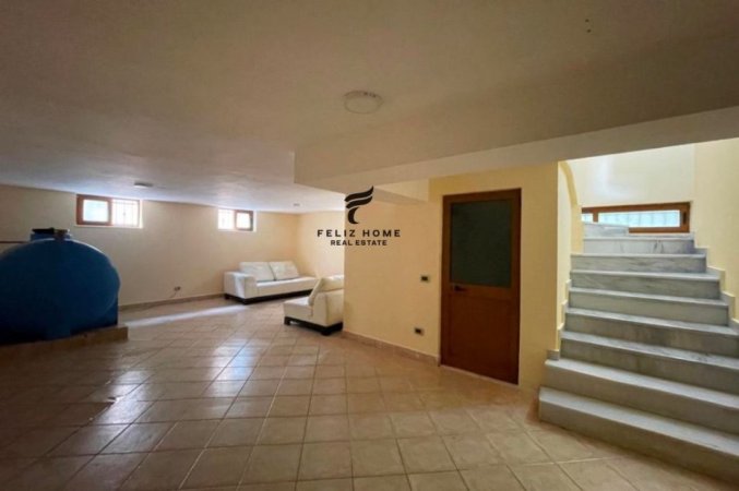 Tirane, jepet me qera 3 Katshe , 254 m² 1.200 € (KODRA E PRIFTIT)