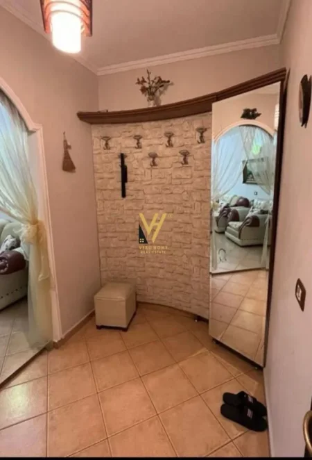 Tirane, jepet me qera apartament 2+1+Ballkon Kati 2, 80 m² 700 € (RRUGA NAIM FRASHERI)