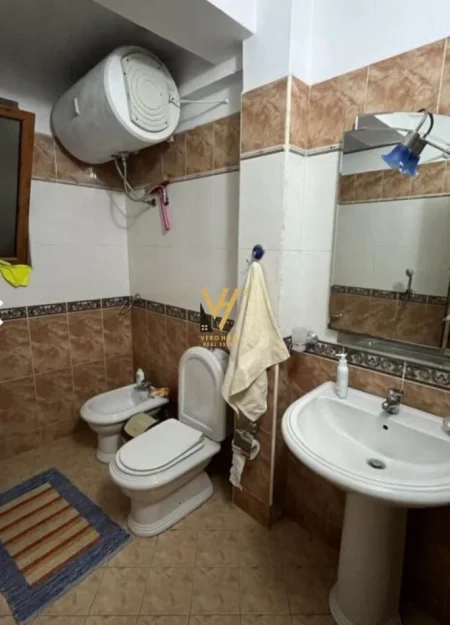 Tirane, jepet me qera apartament 2+1+Ballkon Kati 2, 80 m² 700 € (RRUGA NAIM FRASHERI)