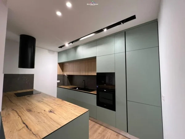 Tirane, jepet me qera apartament 2+1+Ballkon Kati 3, 124 m² 850 € (Fusha Aviacionit)