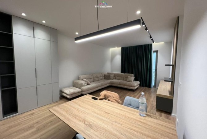 Tirane, jepet me qera apartament 2+1+Ballkon Kati 3, 124 m² 850 € (Fusha Aviacionit)