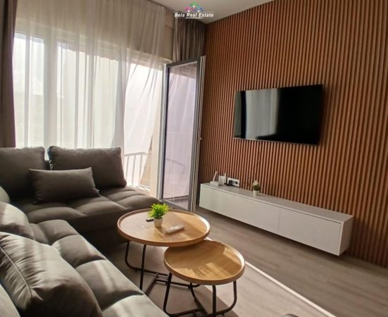 Tirane, jepet me qera apartament 2+1+Ballkon Kati 4, 76 m² 1.000 € (Zogu i Zi)