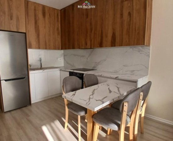 Tirane, jepet me qera apartament 2+1+Ballkon Kati 4, 76 m² 1.000 € (Zogu i Zi)